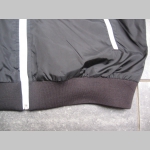 Bench Press šuštiaková bunda čierna materiál povrch:100% nylon, podšívka: 100% polyester, pohodlná,vode a vetru odolná